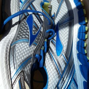 brooks outlet truckload sale 2018