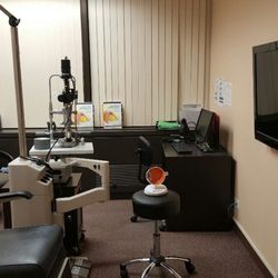 Denver Retina Center PC - Wide TV screens for DRC patients to review imaging and chart note.