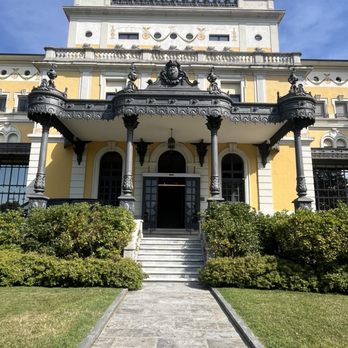 Villa Malpensa - Entrance - Hotels Near Me - Vizzola Ticino, Virginia