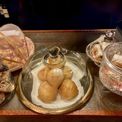 Dulce Vida Latin Bistro - Desserts Display