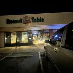 Round Table Pizza - Front of store