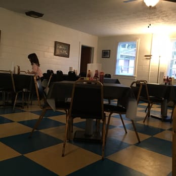 Lewis Lake Restaurant - Old school dining room. - Seafood Near Me - Bartow, Georgia