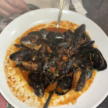 Randazzo's Clam Bar - Zuppa di Mussels with red sauce - Seafood Near Me - Brooklyn, New York