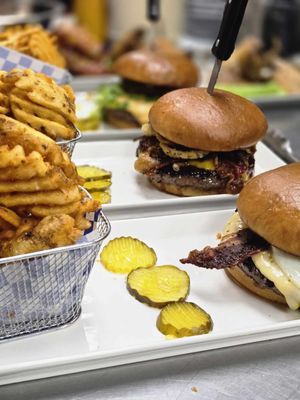 Da Burger Wing Hub by null