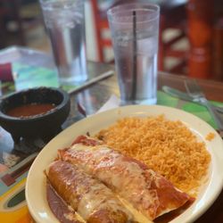 Los Tres Magueyes - #9 One burrito, one enchilada, and rice