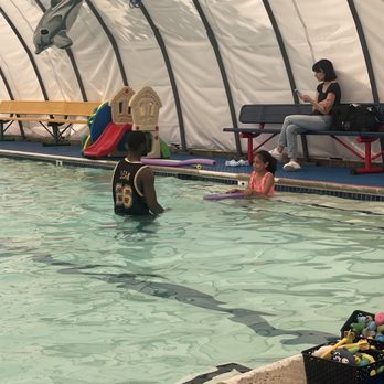 Peninsula Swim School - A lesson in action - Swimming Lessons/Schools Near Me - Redwood City, California Peninsula Swim School - A lesson in action - Swimming Lessons/Schools Near Me - Redwood City, California