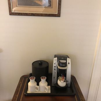 The Halliburton - Room 209 - basement suite - Hotels Near Me - Halifax, Nova Scotia