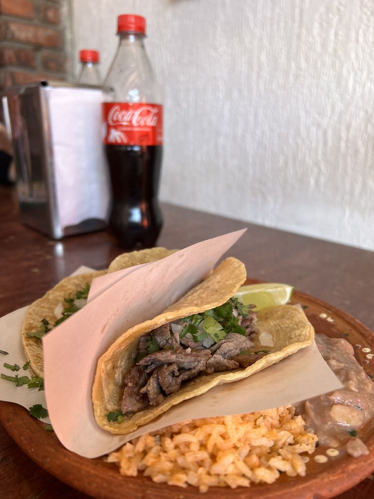 La Comadre Taquería