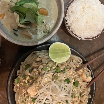 Achara - Green curry and pad thai - Thai Near Me - Sayulita, NAY
