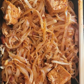 Tofu pad thai (their presentation is better, took photo halfway through)