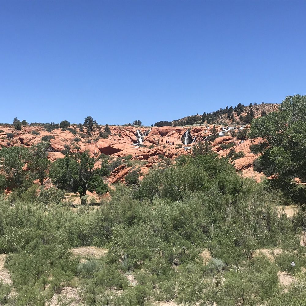 Gunlock falls from the parking lot