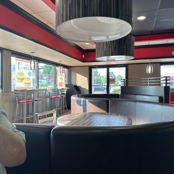 Hardee's - Interior - Fast Food Near Me - Linthicum, Maryland Hardee's - Interior - Fast Food Near Me - Linthicum, Maryland