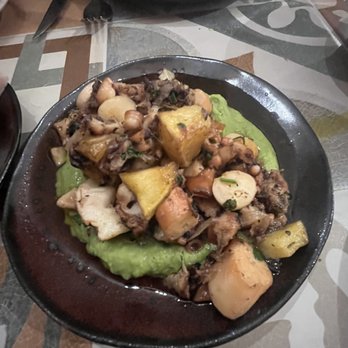 daPrata52 - Pulpo with Pea Purée - Tapas Bars Near Me - Lisbon, 11