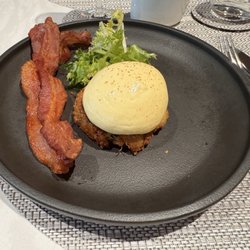 Delta One Lounge - Crab bene and side of bacon