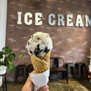 Hello Honey - Vegan Cookies with the best waffle cone I've ever tasted in my life. - Ice Cream & Frozen Yogurt Near Me - Cincinnati, Ohio