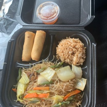 Lumpia House - Combo 2 lumpia and pancit - Filipino Near Me - Goose Creek, South Carolina