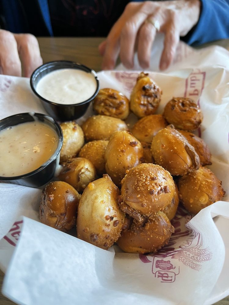 FLETCHER’S PUB Updated May 2024 32 Photos & 62 Reviews 6946 W Q