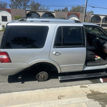 Hooked On Towing - Damage to my car from my tire coming off while driving - Roadside Assistance Near Me - Ontario, California