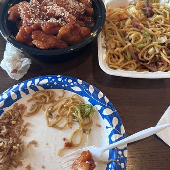 China House - Oakmont - House lo mein & sesame chicken - Chinese Near Me - Oakmont, Pennsylvania