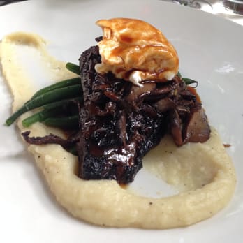 Pégase - Bison flank steak with red wine sauce - French Near Me - Montreal, Quebec