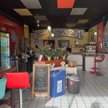 Gianni's Pizza - Pizza Near Me - Oceanside, California