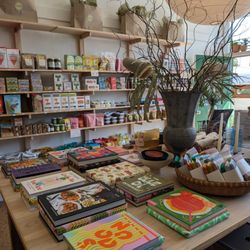 Superette Market - Books and things