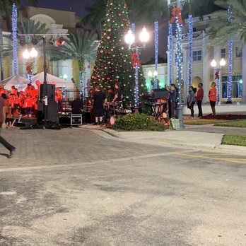 Miramar Cultural Center - Christmas tree lighting - Art Galleries Near Me - Miramar, Florida Miramar Cultural Center - Christmas tree lighting - Art Galleries Near Me - Miramar, Florida