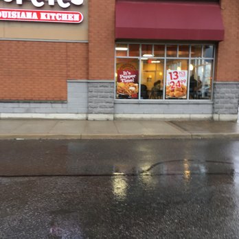 Popeyes Louisiana Kitchen - the outside of a restaurant - Fast Food Near Me - Markham, Ontario