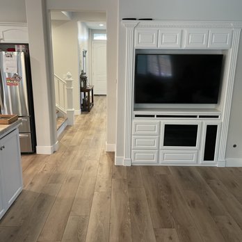 Fresno Carpet Gallery - hardwood flooring in a kitchen - Flooring Near Me - Fresno, California Fresno Carpet Gallery - hardwood flooring in a kitchen - Flooring Near Me - Fresno, California
