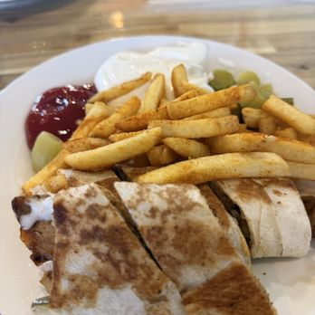 Syriana Cuisine - CHICKEN SHAWERMA PLATTER - Sandwiches Near Me - New Britain, Connecticut