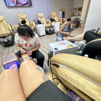 Fon Fu Nails & Spa - Pedicures with Mom - Nail Salons Near Me - El Dorado Hills, California Fon Fu Nails & Spa - Pedicures with Mom - Nail Salons Near Me - El Dorado Hills, California