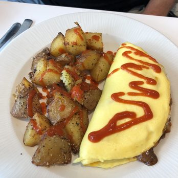 Bogart's Cafe - We added siracha to fluffy omelette - Breakfast & Brunch Near Me - Honolulu, Hawaii
