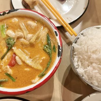 Gai Noi - Red Curry with chicken and white rice - Desserts Near Me - Minneapolis, Minnesota