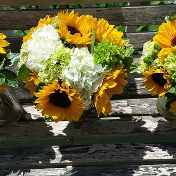 77 Blossom Shop - Florists Near Me - Uxbridge, Massachusetts
