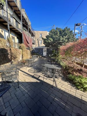 Tuscan Hen Market by null