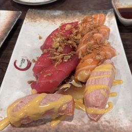 Assorted nigiri Assorted nigiri