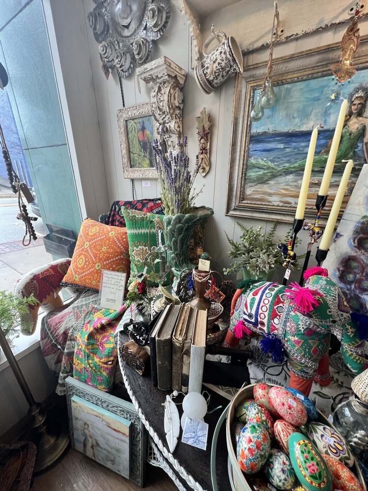 Social spots from Thistledown Boutique & Art By April Ryan