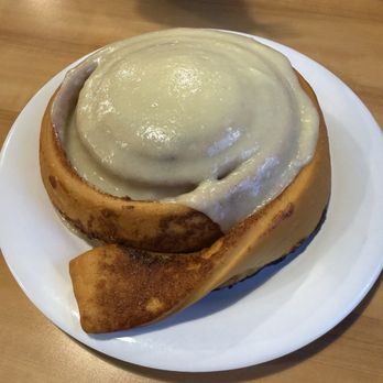 Paul's Breakfast House - 3 lb cinnamon roll - Breakfast & Brunch Near Me - Branson, Missouri