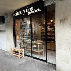 Cinco Y Dos - Storefront