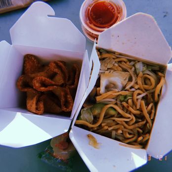 Chef Kwan's - Vegetable chow mein & (crab) cheese wontons - Chinese Near Me - Menlo Park, California