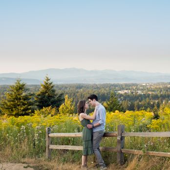 Chris Brodell - Engagement Session in Southeast Portland - Session Photography Near Me - Portland, Oregon
