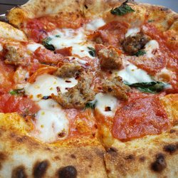 Tutta Bella Neapolitan Pizzeria - Kirkland - Yummy pizza is ready to eat!