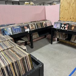 Midway Antique Mall - Record booth