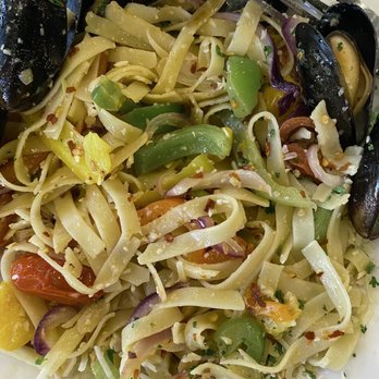 Mama Rose's - Fettuccine with tomato sauce? More like no sauce. - Italian Near Me - Estes Park, Colorado Mama Rose's - Fettuccine with tomato sauce? More like no sauce. - Italian Near Me - Estes Park, Colorado