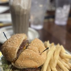 Mel & Faye's Diner - Moo Burger Milkshakes