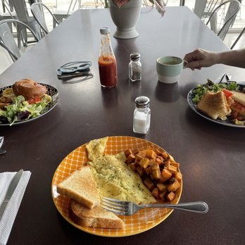 Roast & Brew - Breakfast Croissant, Omelet, and Breakfast Sandwich - Coffee & Tea Near Me - Houston, Texas Roast & Brew - Breakfast Croissant, Omelet, and Breakfast Sandwich - Coffee & Tea Near Me - Houston, Texas