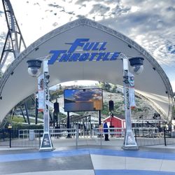 Six Flags Magic Mountain - Full Throttle