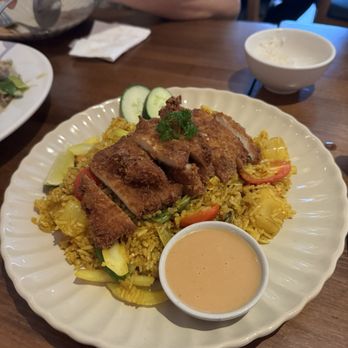 The Peppery Thai Restaurant - pineapple fried rice w/ crispy chicken - Thai Near Me - Braintree, Massachusetts The Peppery Thai Restaurant - pineapple fried rice w/ crispy chicken - Thai Near Me - Braintree, Massachusetts