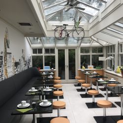 Henley House - Breakfast room