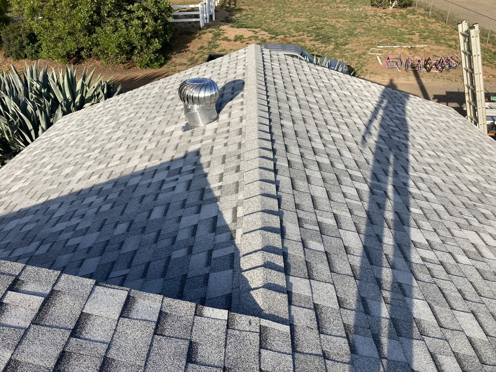Slide of Mo's Professional Roofing